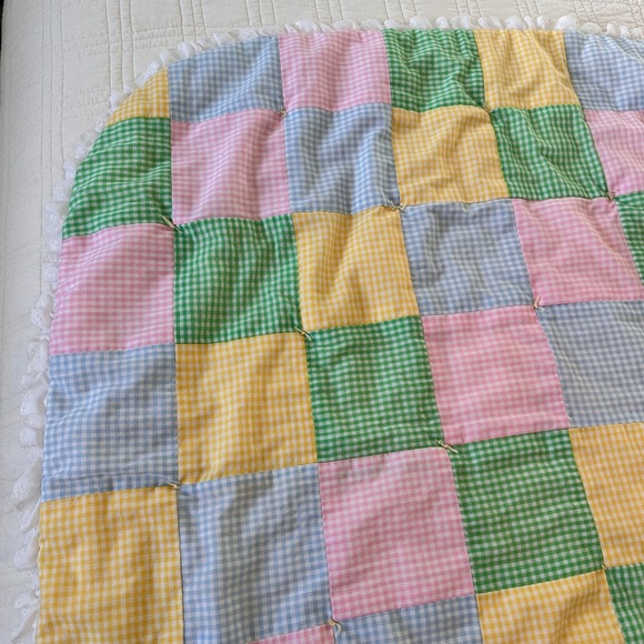 Vtg Handmade Pastel Gingham Patchwork Baby Quilt Eyelet Lace Crib Blanket Artsy - Picture 6 of 13